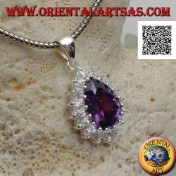 Silberanhänger mit tropfenförmigem amethystfarbenem Zirkon, umgeben von weißen Zirkonen