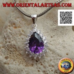 Pendentif en argent avec zircon de couleur améthyste en forme de goutte entouré de zircons blancs