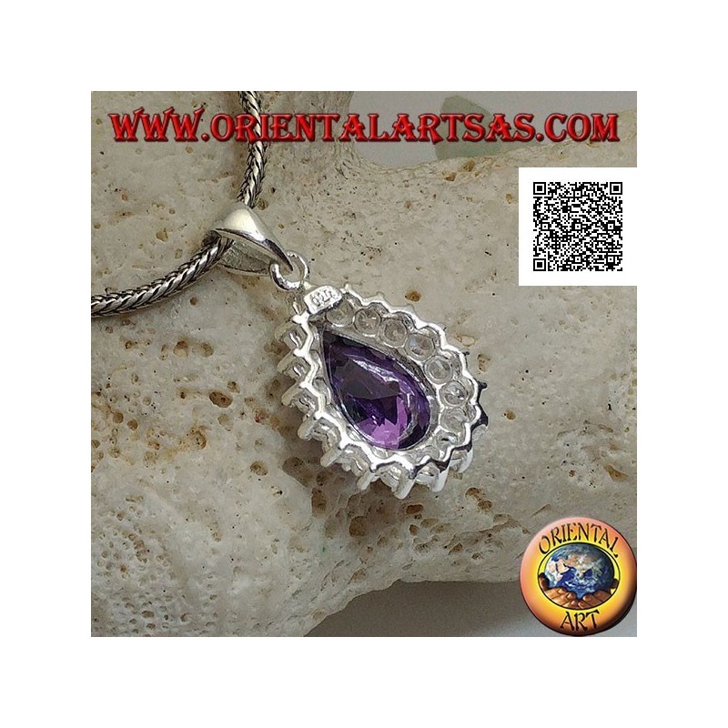 Silberanhänger mit tropfenförmigem amethystfarbenem Zirkon, umgeben von weißen Zirkonen