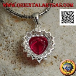 Pendentif en argent avec zircon rubis en forme de cœur entouré de zircons blancs