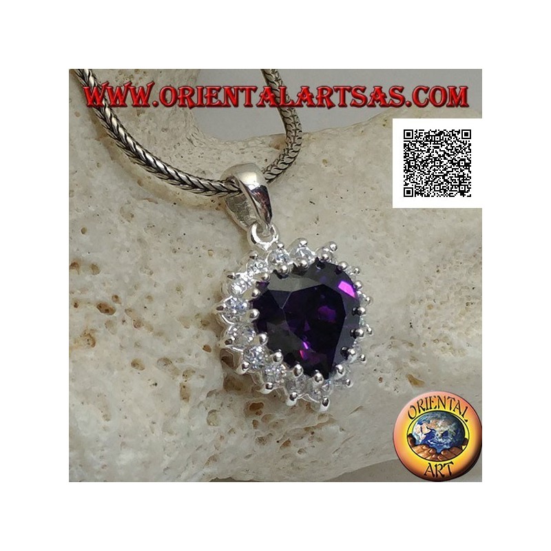 Colgante de plata con circonita color amatista con un conjunto de corazón rodeado de circonitas blancas
