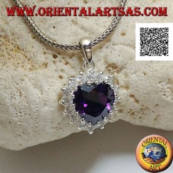 Silberanhänger mit amethystfarbenem Zirkon mit einem Herz, das von weißen Zirkonen umgeben ist