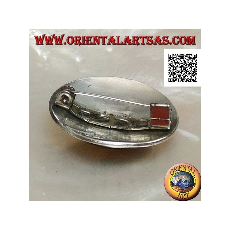 Silberbrosche mit großem ovalem Onyx-Cabochon, umgeben von Scheiben und zwei Punktketten