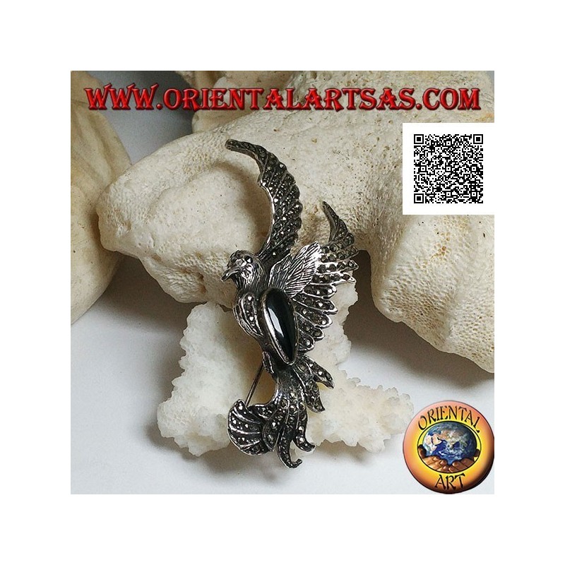 Broche en argent en forme de phénix en vol de profil parsemé de marcassite et d'une goutte d'onyx