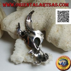 Broche de plata con forma de fénix en vuelo de perfil tachonado de marcasita y con una gota de ónix