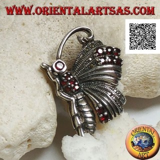 Broche en argent en forme de papillon de profil parsemé de marcassite et de grenats