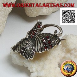 Broche de plata con forma de mariposa en perfil tachonado de marcasita y granates