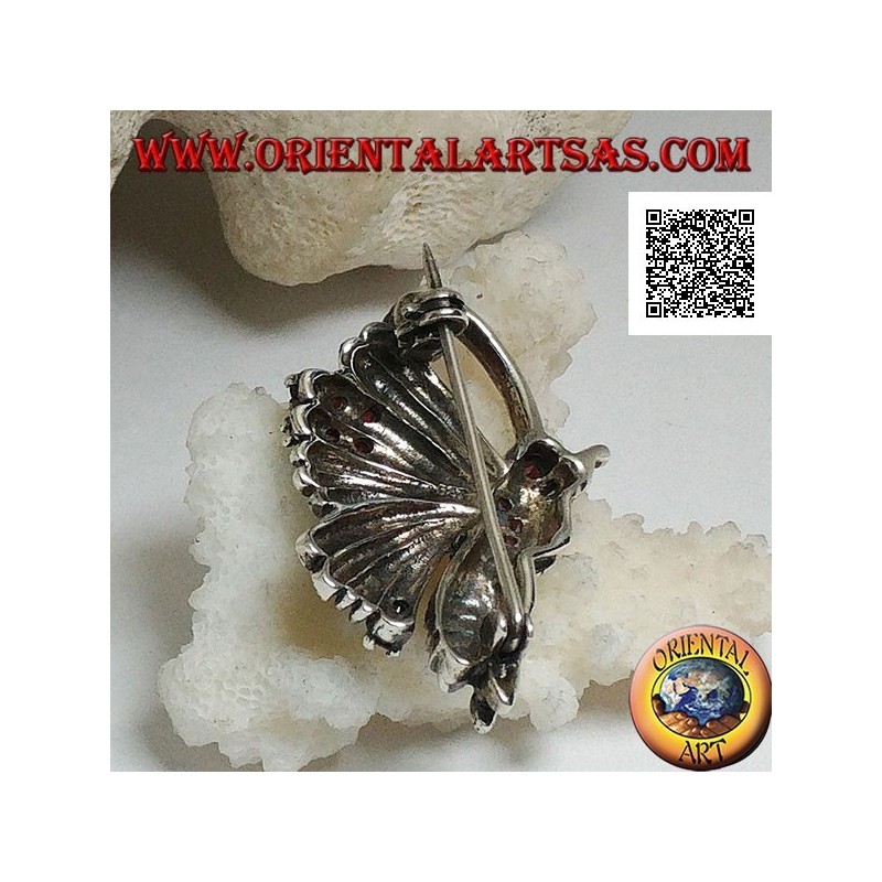 Broche de plata con forma de mariposa en perfil tachonado de marcasita y granates