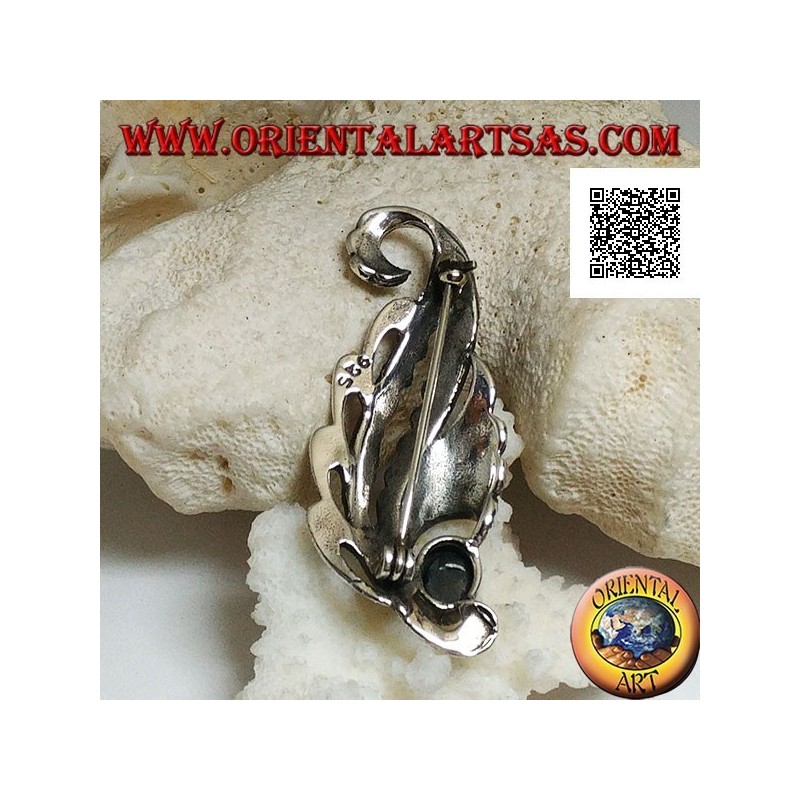 Spilla in argento a forma di foglia tempestata di marcasite e con onice ovale