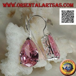 Baumelnde silberne Ohrringe mit rosa Tropfenzirkon auf einem Rahmen mit seitlichen Öffnungen