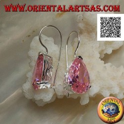 Boucles d'oreilles pendantes en argent avec zircon rose en forme de larme serties sur un cadre avec ouvertures latérales