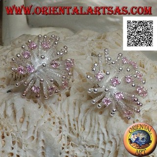 Pendientes de plata con lóbulos en forma de anémona de mar con acabado satinado y circonitas rosas.