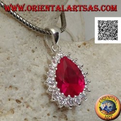 Colgante de plata con circón de color rubí en forma de gota rodeado de circonitas blancas