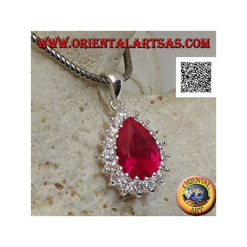 Ciondolo in argento con zircone color rubino a goccia incastonato contornato da zirconi bianchi