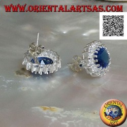 Pendientes de plata con circonitas ovaladas de zafiro engastadas con circonitas blancas.