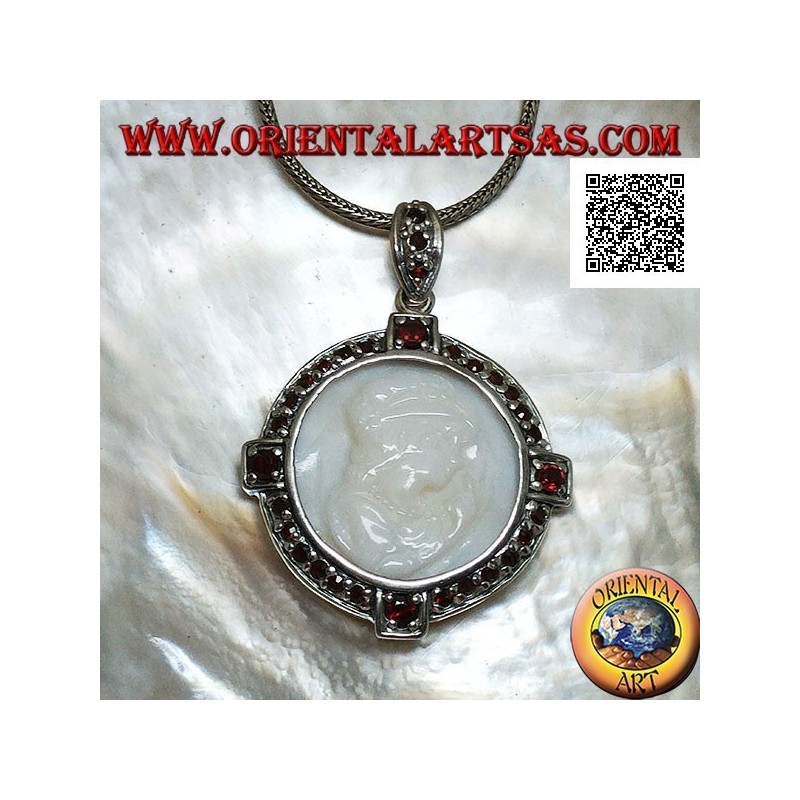 Cameo Silber Anhänger einer jungen Dame auf Perlmutt, umgeben von Granaten