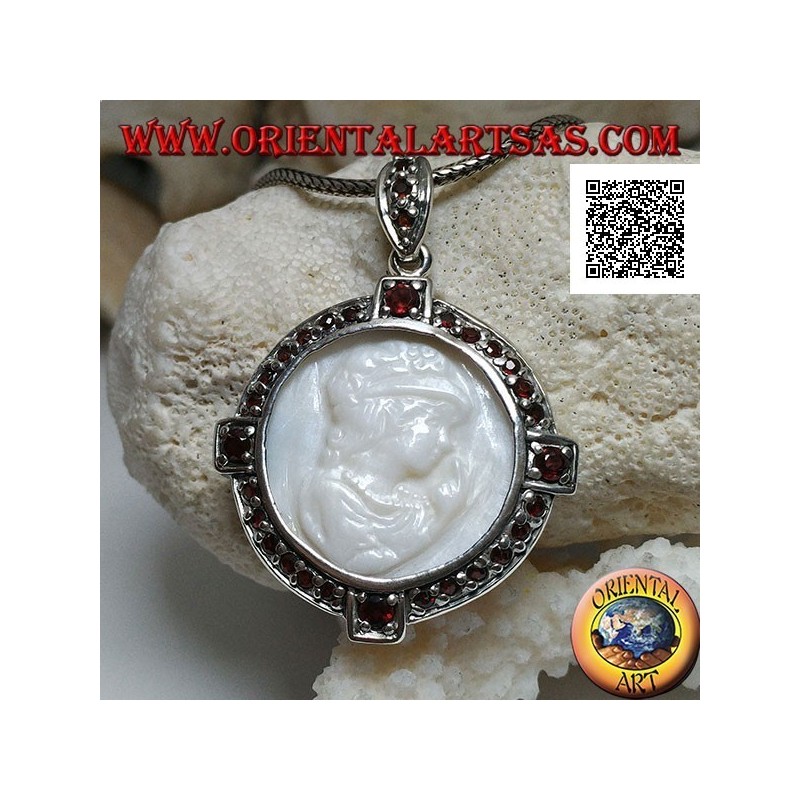 Pendentif camée en argent d'une demoiselle sur nacre entourée de grenats