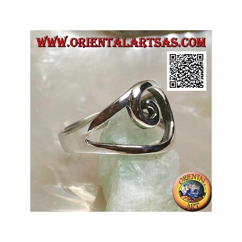 Bague en argent avec fil spiralé central