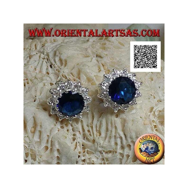 Boucles d'oreilles en argent avec zircon rond couleur saphir entouré de zircons blancs