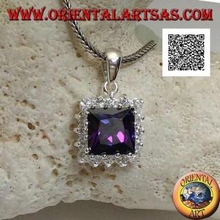 Colgante de plata con circonita cuadrada de color amatista rodeada de circonitas blancas