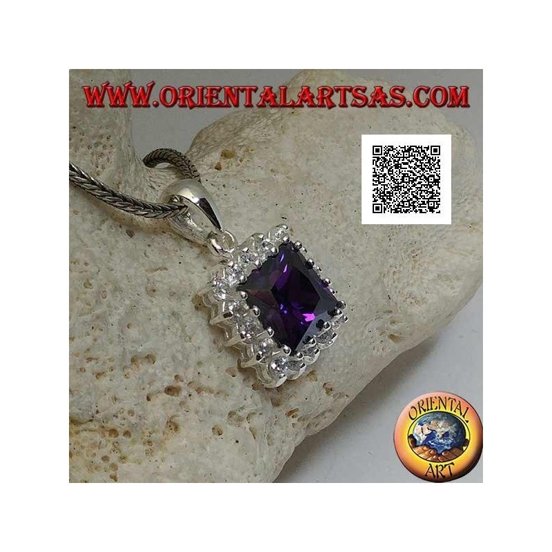 Silberanhänger mit quadratischem amethystfarbenem Zirkon, umgeben von weißen Zirkonen