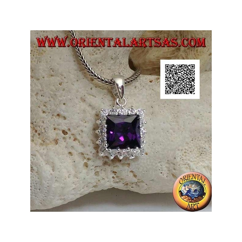 Colgante de plata con circonita cuadrada de color amatista rodeada de circonitas blancas