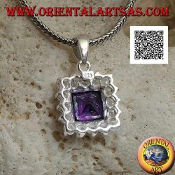 Colgante de plata con circonita cuadrada de color amatista rodeada de circonitas blancas