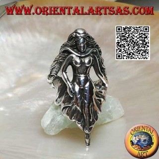 Anello in argento, fata in cammino con gonna drappeggiata