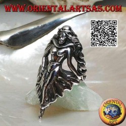 Anillo de plata, hada andante con falda drapeada