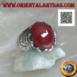 Silver ring with oval cabochon carnelian set and engraved decorations on the sides
