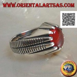 Anillo de plata con cornalina ovalada engastada con la escritura árabe islámica "Alá" y líneas a los lados