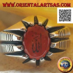 Anillo de plata con cornalina ovalada engastada con la escritura árabe islámica "Alá" y líneas a los lados