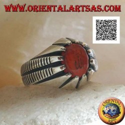 Anillo de plata con cornalina ovalada engastada con la escritura árabe islámica "Alá" y líneas a los lados