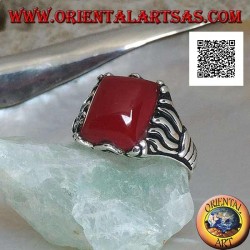 Silver ring with rectangular carnelian set in cabochon with lines engraved on the sides