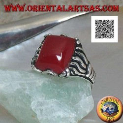 Silver ring with rectangular carnelian set in cabochon with lines engraved on the sides