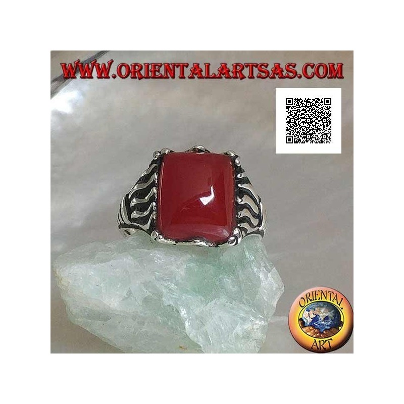Silver ring with rectangular carnelian set in cabochon with lines engraved on the sides