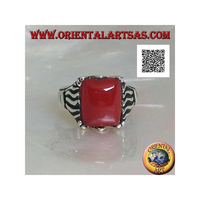 Silberring mit rechteckigem Karneol in Cabochon mit seitlich eingravierten Linien