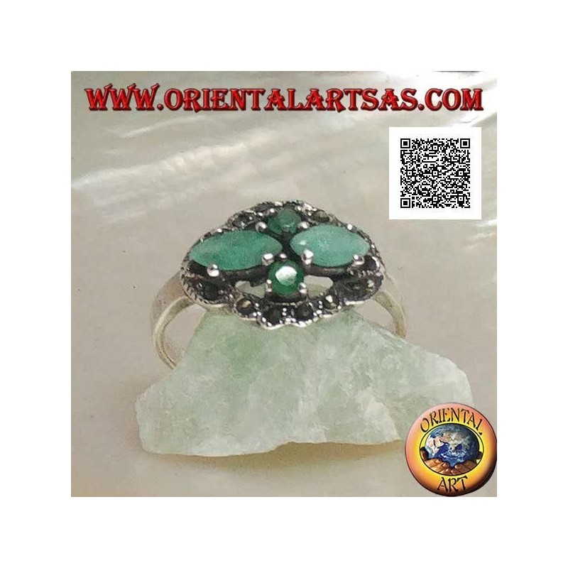 Anello in argento con coppie incrociati a croce di smeraldi naturali a navetta e tondi contornati da marcassite