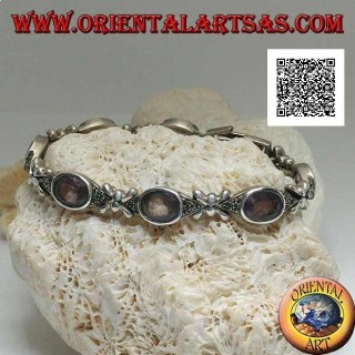Silberarmband mit 7 Markasit-Shuttles mit zentralem natürlichem ovalem Amethyst im Wechsel mit Silberkreuzen