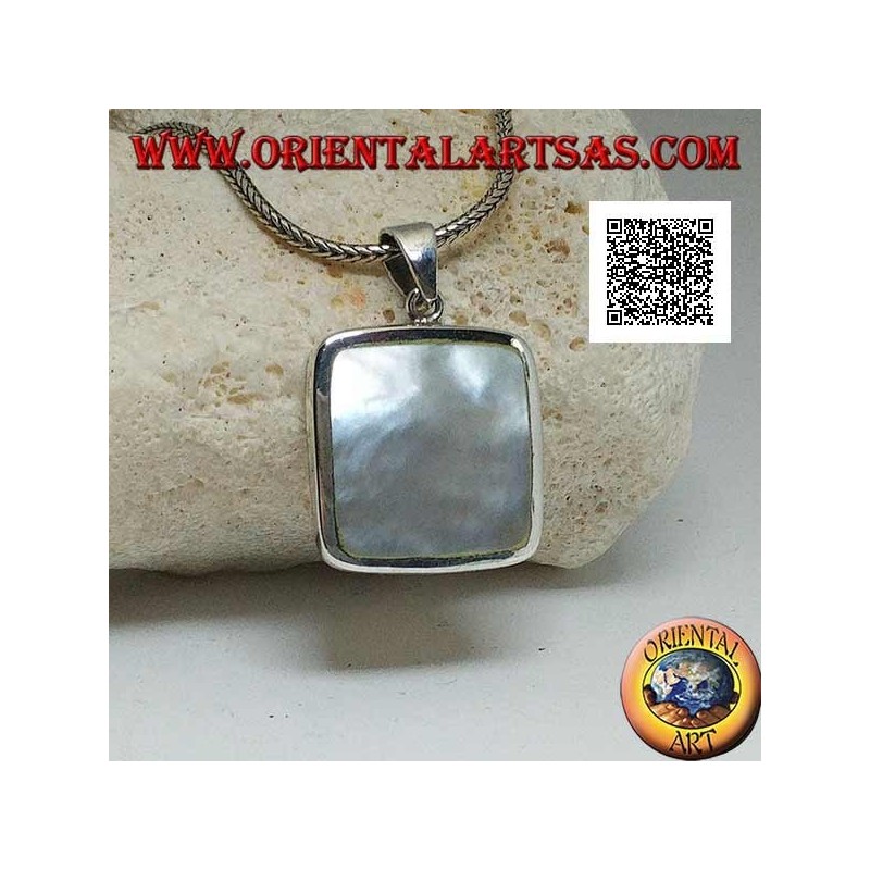 Silver pendant with square mother of pearl on a smooth and essential setting