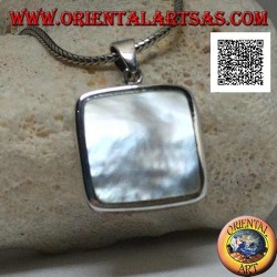 Silver pendant with square mother of pearl on a smooth and essential setting