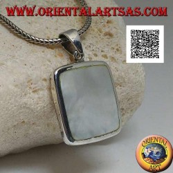Silver pendant with square mother of pearl on a smooth and essential setting