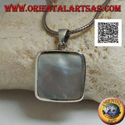 Silver pendant with square mother of pearl on a smooth and essential setting