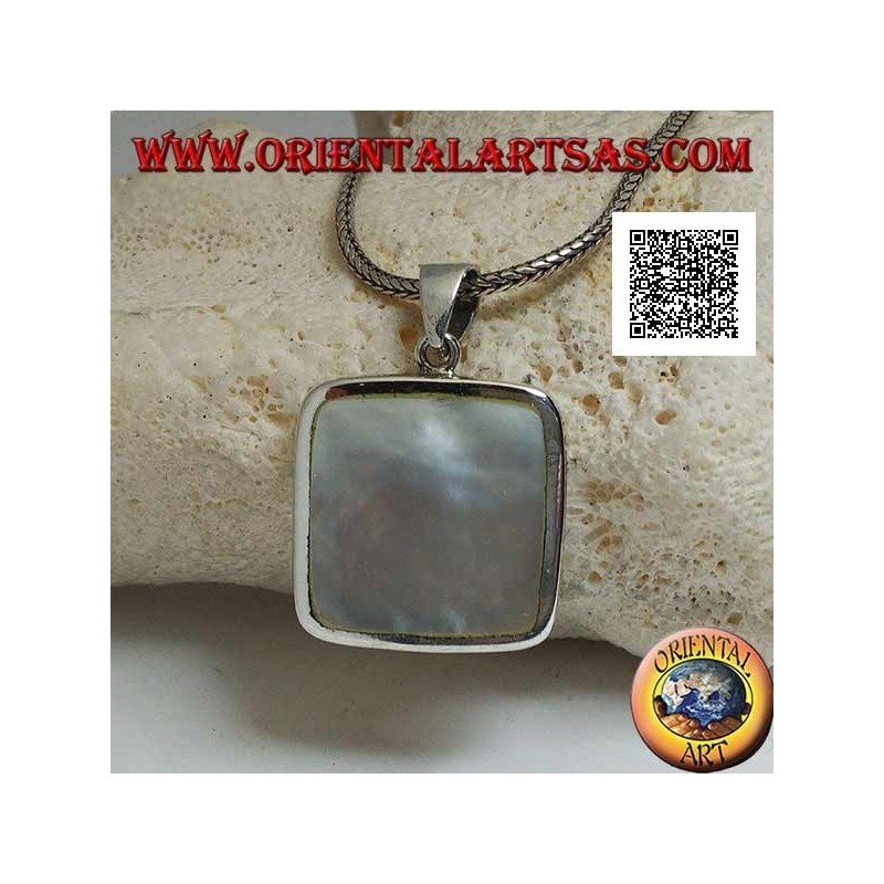 Silver pendant with square mother of pearl on a smooth and essential setting