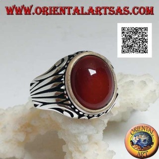 Bague en argent avec cabochon ovale cornaline entouré de points et rayures gravés sur les côtés