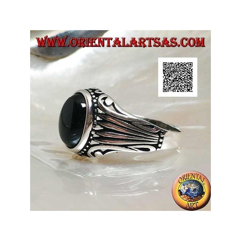 Silver ring with oval onyx cabochon surrounded by dots and stripes engraved on the sides