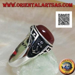 Silver ring with oval cabochon carnelian with engravings and still in relief on the sides