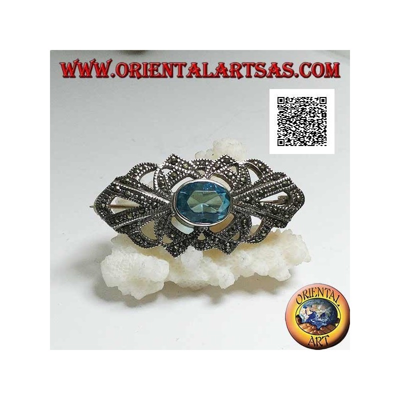 Spilla in argento con topazio azzurro ovale e decorazione traforata tempestata di marcassite