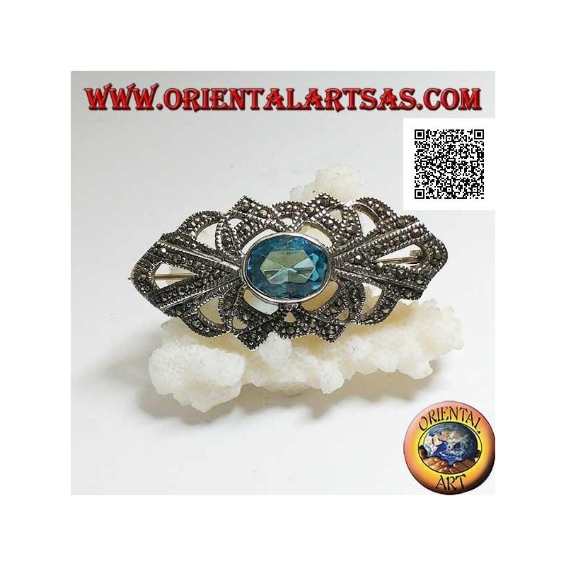 Broche en argent à topaze bleue ovale et décor ajouré parsemé de marcassite