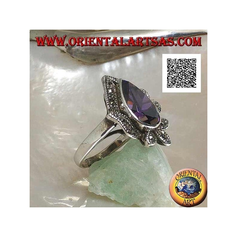Bague en argent avec gros zircon couleur améthyste entouré de feuilles cloutées de marcassite